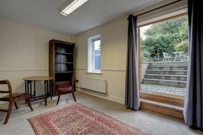 Bright Double Room in Edwardian Home Main Photo