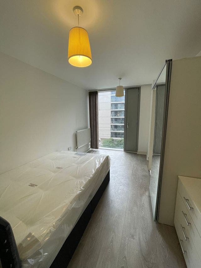 🌟 Spacious Double Room | E14 | Tesco Nearby Main Photo
