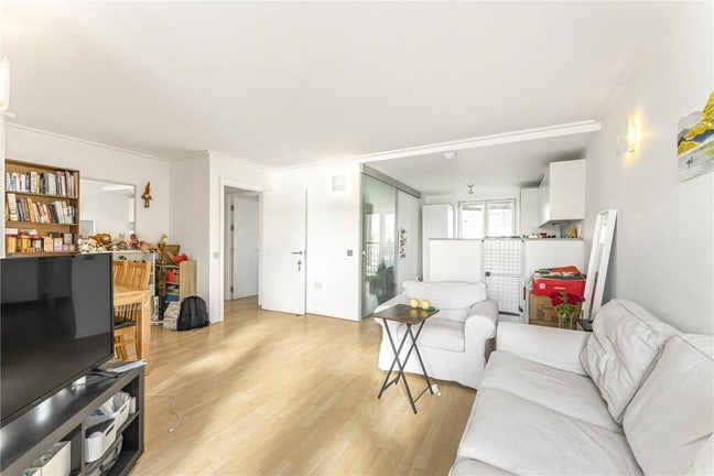 Large En-suite with a walk in shower Main Photo