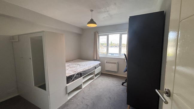Whole 2 Bedroom Flat, 1 Double and 1 Single Main Photo