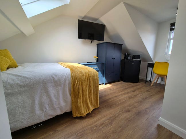 Newly renovated en-suite rooms,Oakleys Rd Main Photo