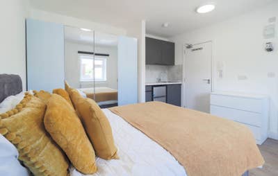 Modern Flat Share - 5 Min Walk Borehamwood Station Main Photo