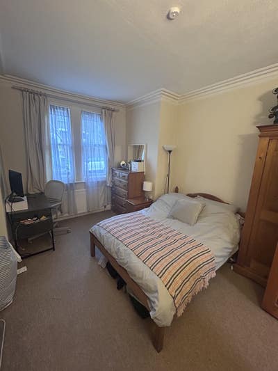 Room available in Battersea house Main Photo