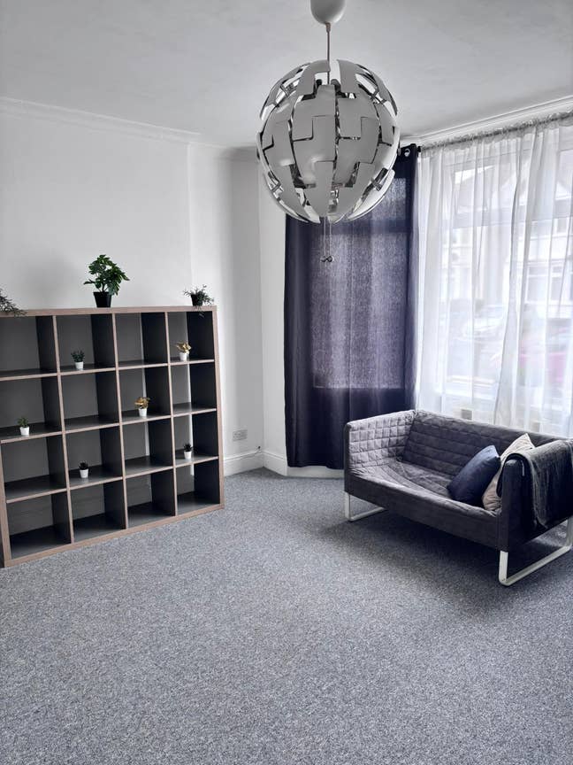 Spacious 2 Bedroom Flat Main Photo