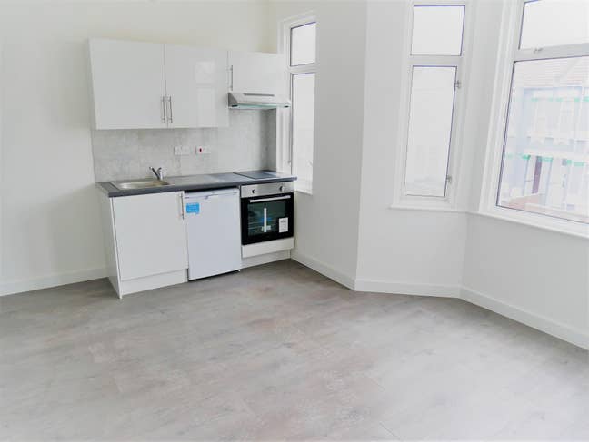 Studio Flat available in Southall, UB1 Main Photo