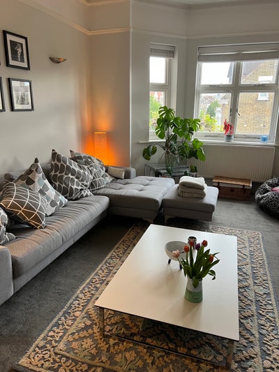 Double Room with Private Bathroom Available  Main Photo