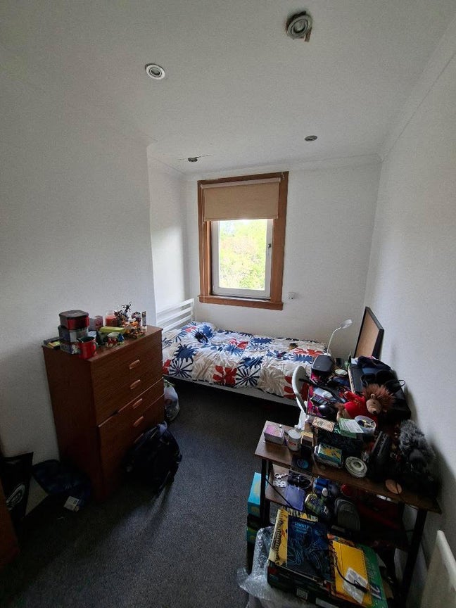 Part Furnished Single Bedroom in Parkhead Main Photo
