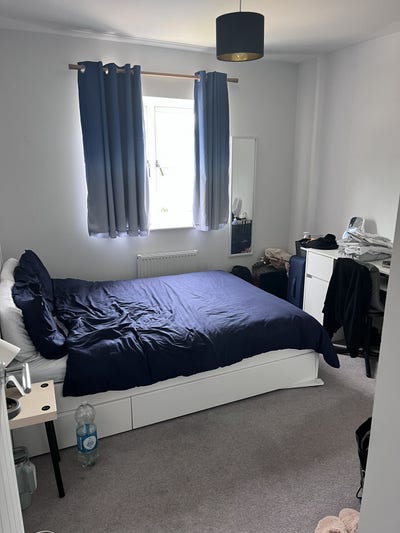 Double room available in large 3 bedroom house Main Photo
