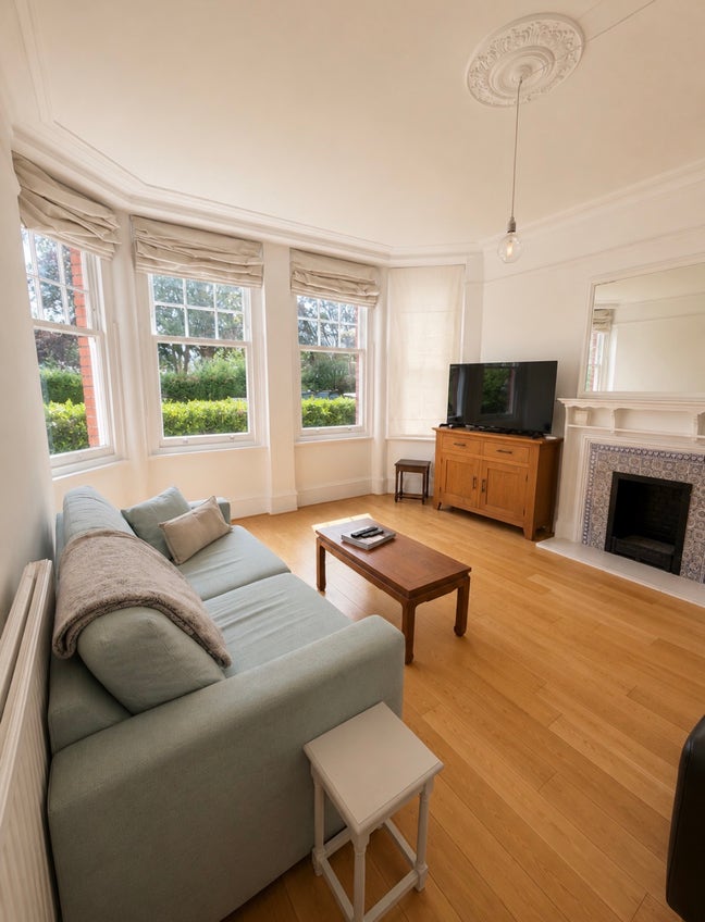 Short let - 1 bedroom flat in Chiswick  Main Photo