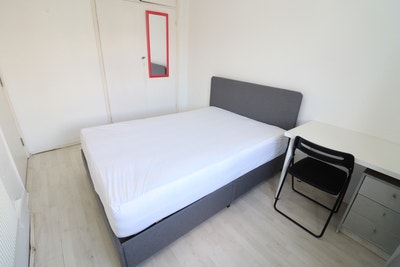 *Beautiful Double Bedroom*  Near Canary Wharf Main Photo
