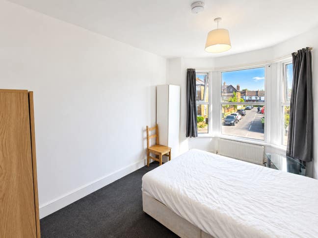Bright Double Room Available in Hither Green Main Photo