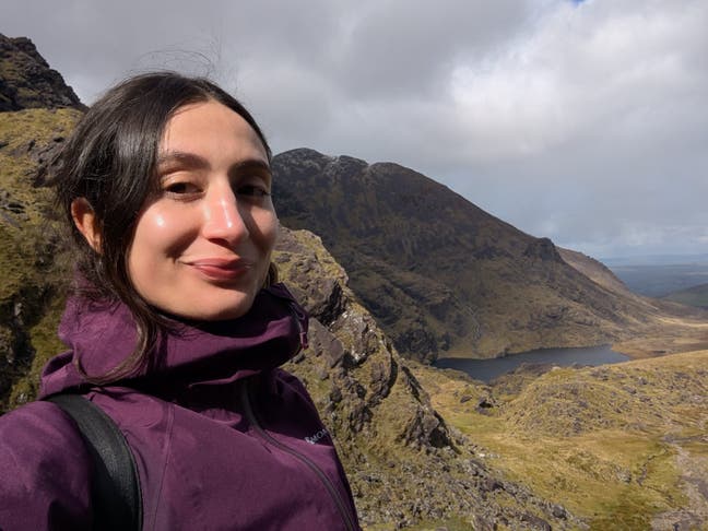 Professional girl looking for houseshare Main Photo