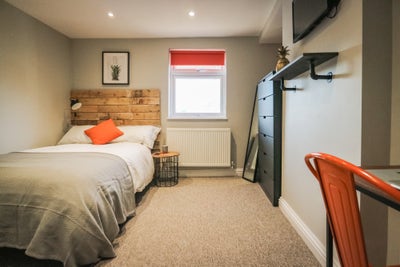 Ensuite Rooms Available 🏡 Warwick Road Main Photo