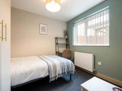 Ensuite Rooms Available 🏡 Glebelands Main Photo