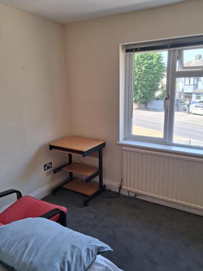 Room to rent near to  Gidea Park Station Main Photo