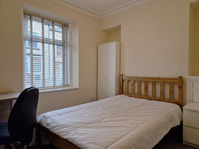 1 room available – bills incl., no deposit, nr RLI Main Photo