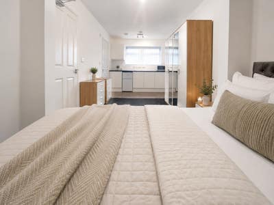 Recently refurbished house offers spacious en-suit Main Photo