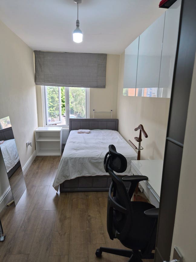 Oval double bedroom  Main Photo