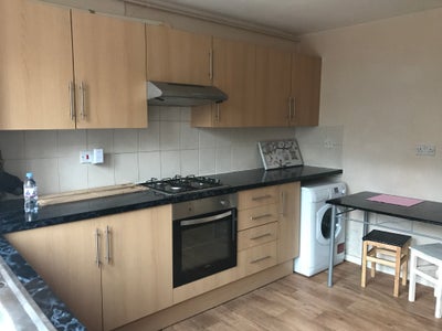 Double room for rent in Silver Street/Edmonton Main Photo