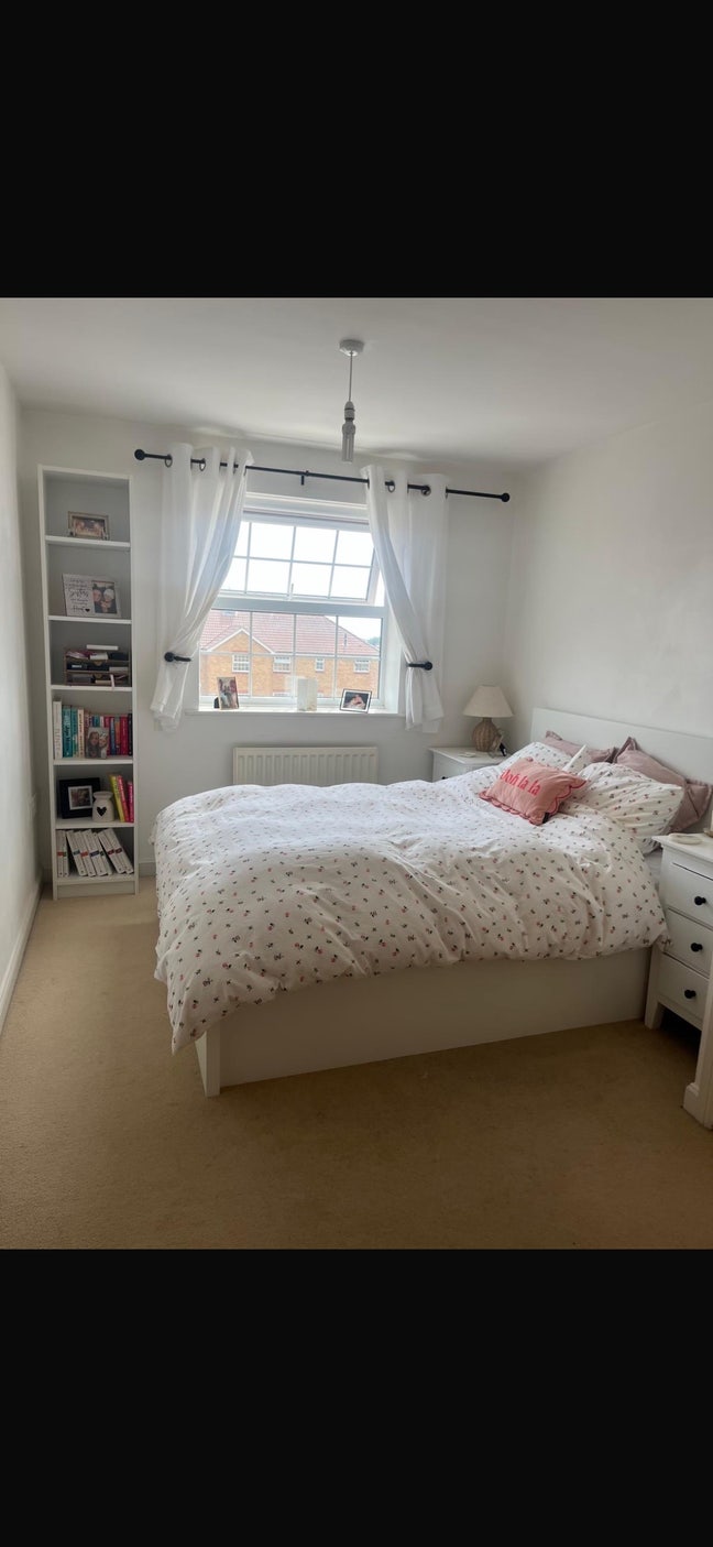 Double sized room with en suite  Main Photo