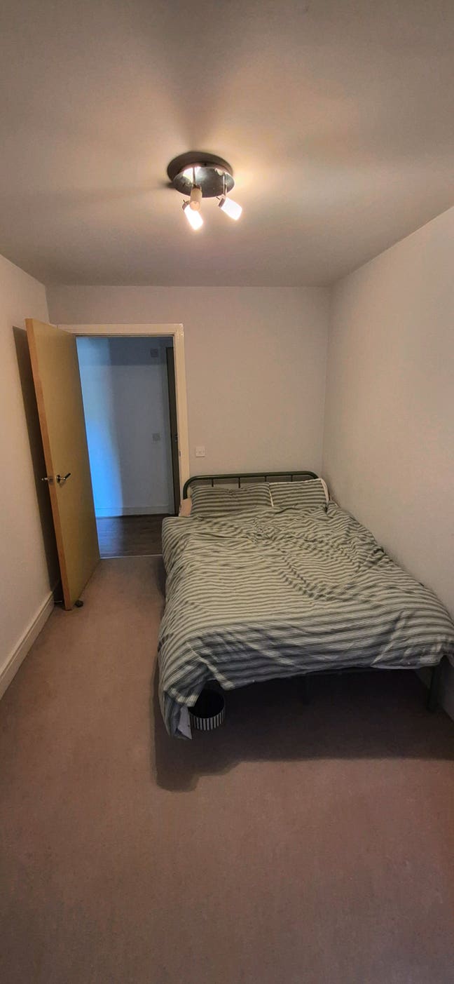 Room to rent - Stalybridge  Main Photo