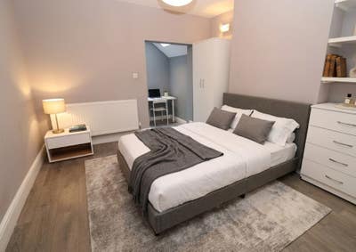 Luxury house next to Elizabeth line!  Main Photo