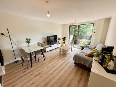 Modern 1 Bed Flat in City Centre (Short term let) Main Photo