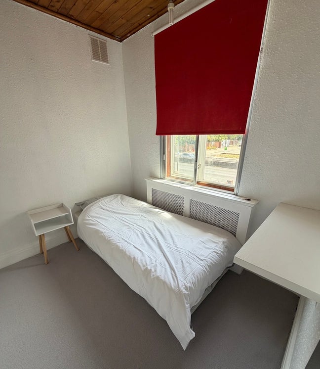 Newly Refurbished Single Room Available – SW15 – B Main Photo