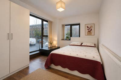 Stylish En-Suite! Modern 3 Beds Flat in Docklands Main Photo