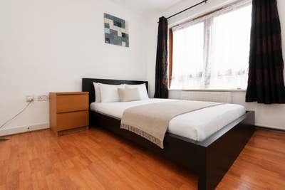 Cosy & Modern Ensuite in Canary Wharf - DLR 4mins Main Photo