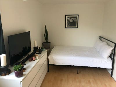 ✨ Stylish Double Room E9 Couples Welcome ✨ Main Photo