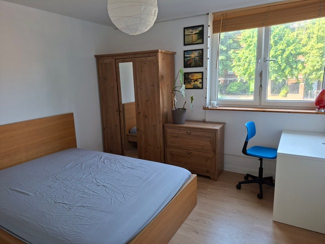 Big room 10min walk from Clapham Junction station. Main Photo
