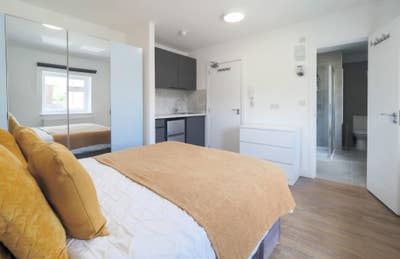 Modern Flat Share - 5 Min Walk Borehamwood Station Main Photo