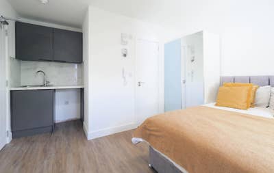 Luxury Room & Ensuite-5 min to Borehamwood Station Main Photo
