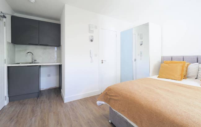 Luxury Room & Ensuite-5 min to Borehamwood Station Main Photo