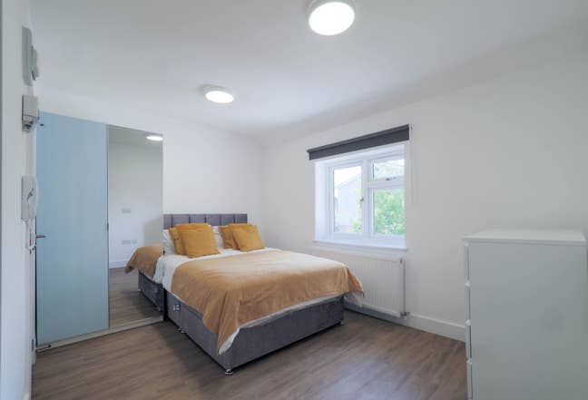 Luxury Room & Ensuite-5 min to Borehamwood Station Main Photo