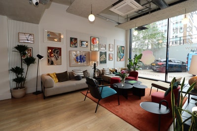 2 Bedroom Flat Available~Luxury Building with Gym! Main Photo