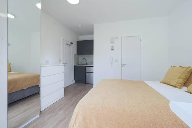 Luxury Flat Share - 5 Min Walk Borehamwood Station Main Photo