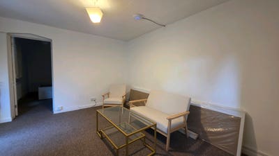Spacious 1 bedroom studio with parking Main Photo