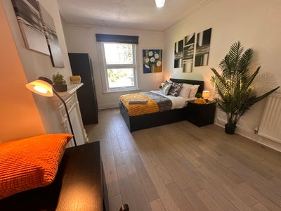 16 sqm Large Double Room Ensuite- including bills  Main Photo