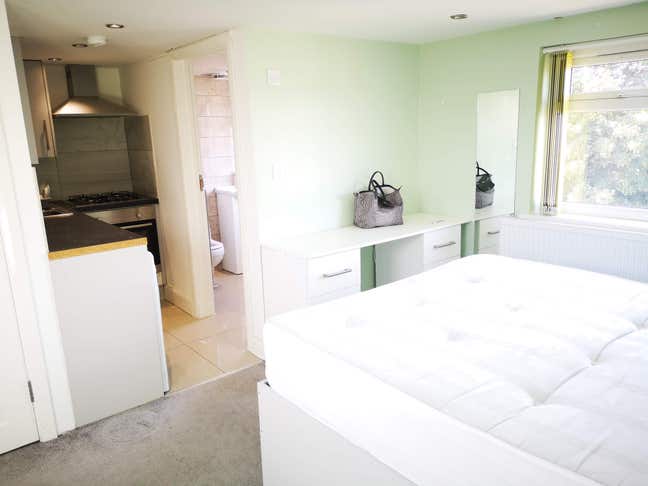 Studio, Harlington Corner/Heathrow Main Photo