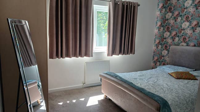 Beautiful large ensuite - great transport links Main Photo
