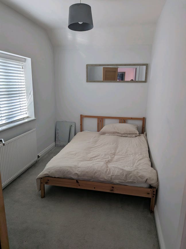 Room available in 3 bed house  Main Photo