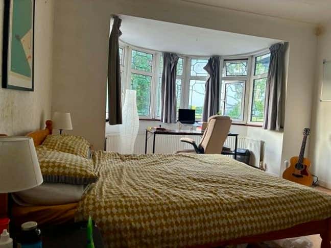 Double room overlooking Gladstone Park Main Photo