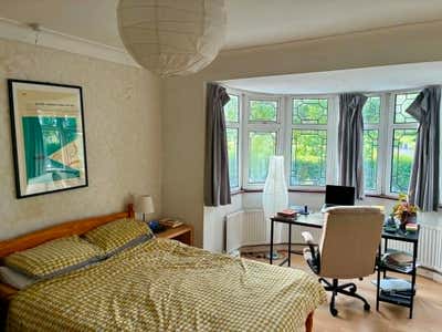 Double room overlooking Gladstone Park Main Photo