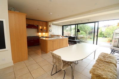 Stunning Room - Dream House in Hanwell W7 Main Photo