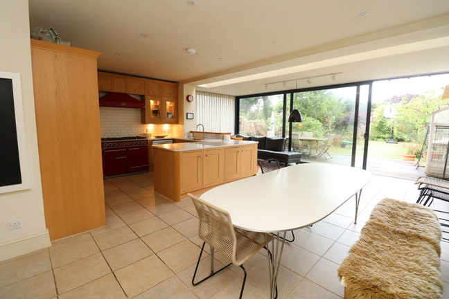 Stunning Room - Dream House in Hanwell W7 Main Photo
