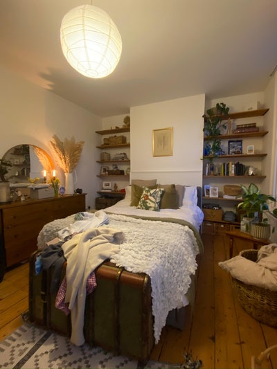 Large Room in Beautiful Home  Main Photo