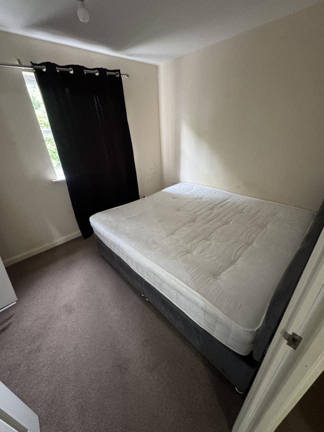 A suitable room en-suite available in a two bedroo Main Photo