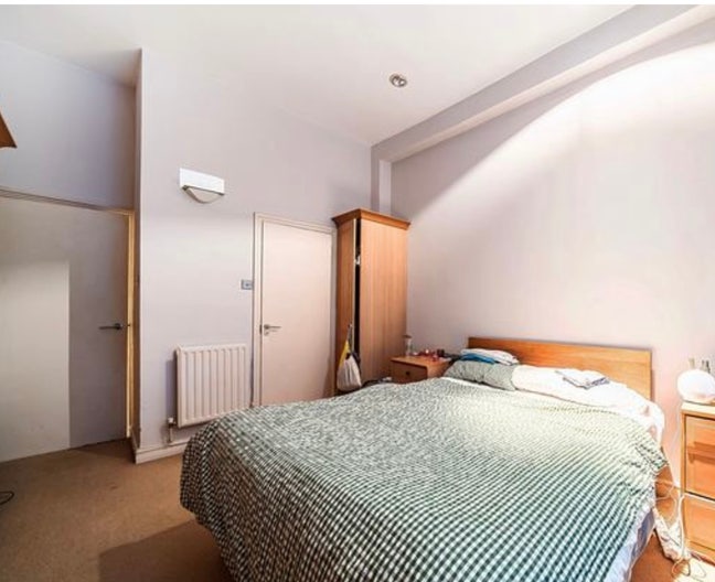 En-suite bedroom in a two bed flat Main Photo